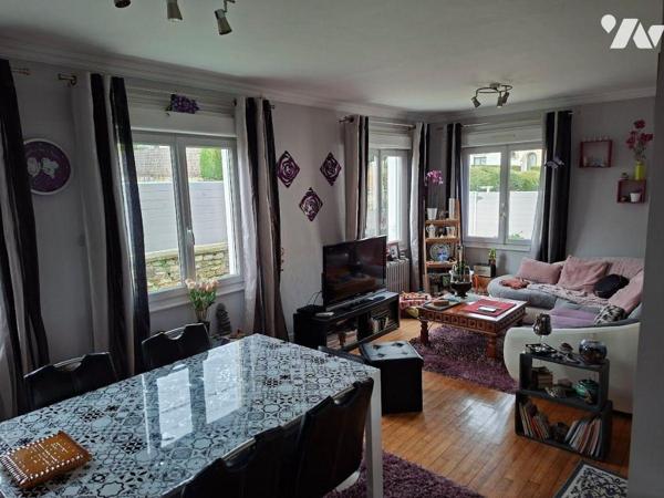 Maison d'habitation composée d'un SAS véranda, entrée, WC, salle d'eau (douche, vasque), salon/...