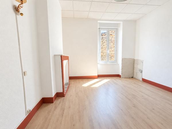 Immeuble
         11 pièces
        - 375 m² 265 000 € *
