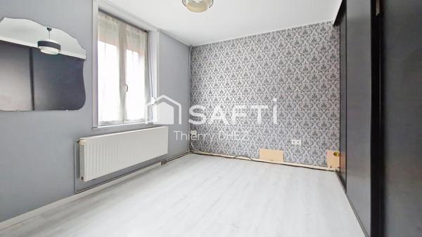 Maison de ville de 101m² avec 4 chambres, un extérieur couvert et un jardinet de 27m² bien exposé