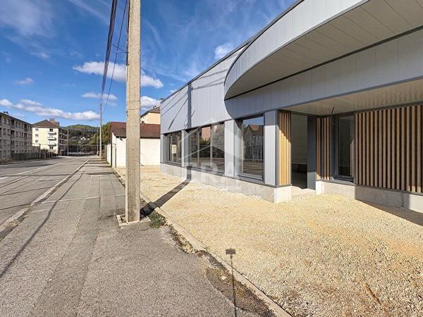 À LOUER ? LOCAL COMMERCIAL DE 75 M² ? EMPLACEMENT PRIVILÉGIÉ