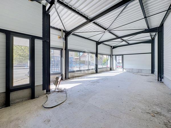 À LOUER ? LOCAL COMMERCIAL DE 75 M² ? EMPLACEMENT PRIVILÉGIÉ