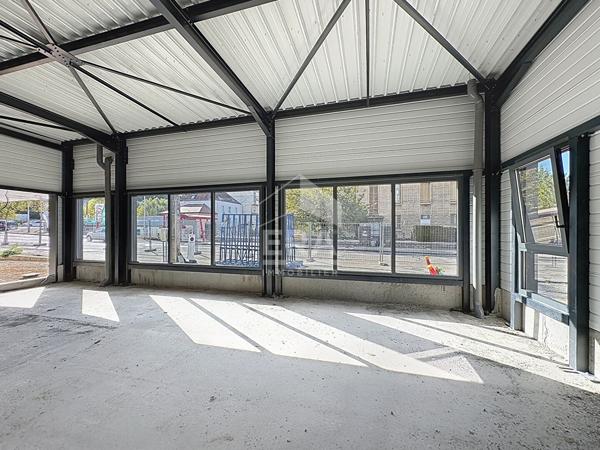 À LOUER ? LOCAL COMMERCIAL DE 75 M² ? EMPLACEMENT PRIVILÉGIÉ