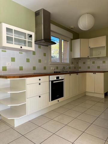 Le confort du  plain pied pour cette adorable  maison récente !