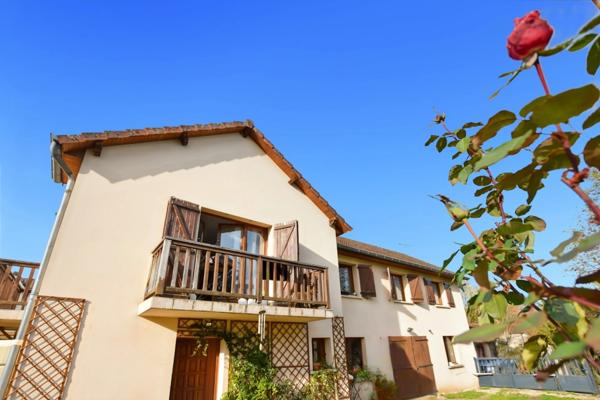 Maison à vendre de 118 m2 à COUCHES avec terrain et vue.