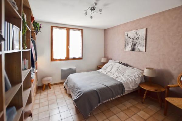 Maison à vendre de 118 m2 à COUCHES avec terrain et vue.