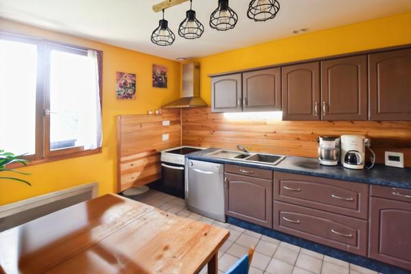 Maison à vendre de 118 m2 à COUCHES avec terrain et vue.