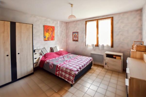 Maison à vendre de 118 m2 à COUCHES avec terrain et vue.