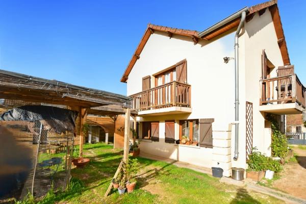 Maison à vendre de 118 m2 à COUCHES avec terrain et vue.