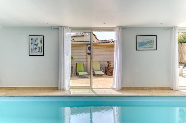 VERNAISON DOMAINE DES CÈDRES Maison familiale de caractère de 160 m2 avec piscine intérieure