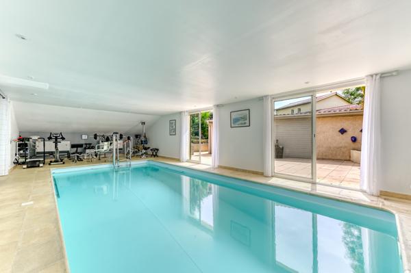 VERNAISON DOMAINE DES CÈDRES Maison familiale de caractère de 160 m2 avec piscine intérieure