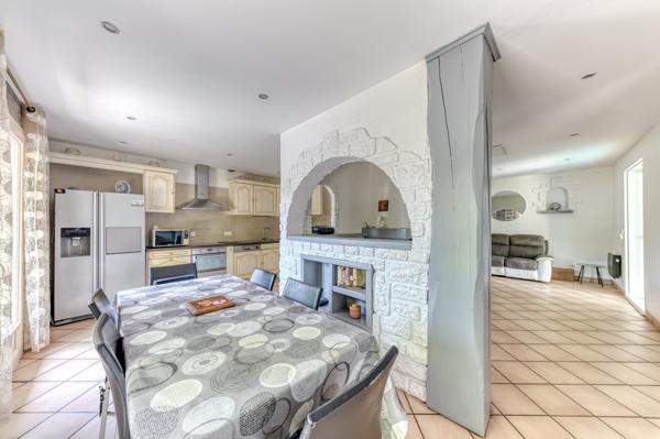 VERNAISON DOMAINE DES CÈDRES Maison familiale de caractère de 160 m2 avec piscine intérieure
