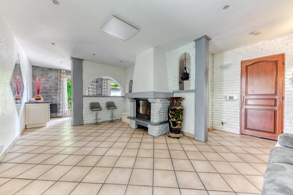 VERNAISON DOMAINE DES CÈDRES Maison familiale de caractère de 160 m2 avec piscine intérieure