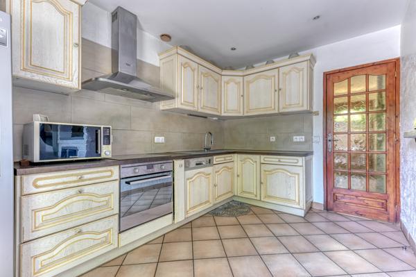 VERNAISON DOMAINE DES CÈDRES Maison familiale de caractère de 160 m2 avec piscine intérieure