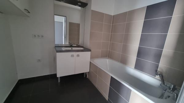 APPARTEMENT T3 AVEC TERRASSE VUE DEGAGEEE