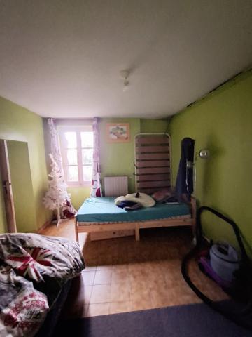 À vendre - Maison mitoyenne 1 côté, 3 pièces située à Montbizot (72380)