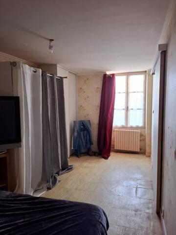 À vendre - Maison mitoyenne 1 côté, 3 pièces située à Montbizot (72380)