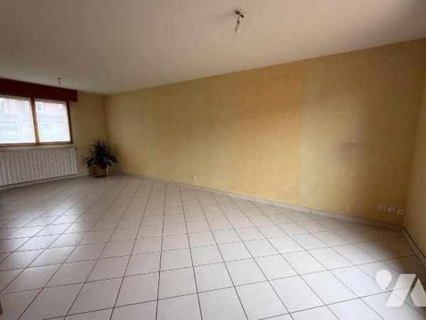 Maison à vendre à HAZEBROUCK dans le Nord (59).

A proximité des commerces et des transports,...