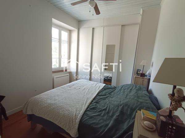 MAISON DE VILLAGE ATYPIQUE, RENOVEE