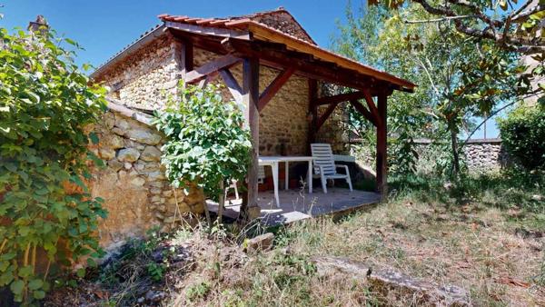 Maison ancienne - Belves Elégante maison de village en pierre avec jardin et vue !