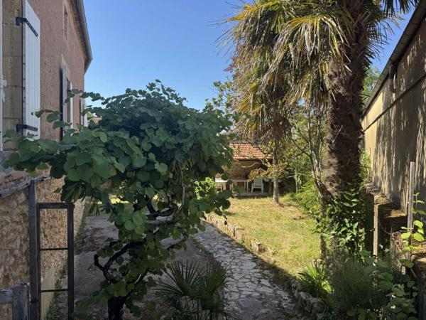 Maison ancienne - Belves Elégante maison de village en pierre avec jardin et vue !