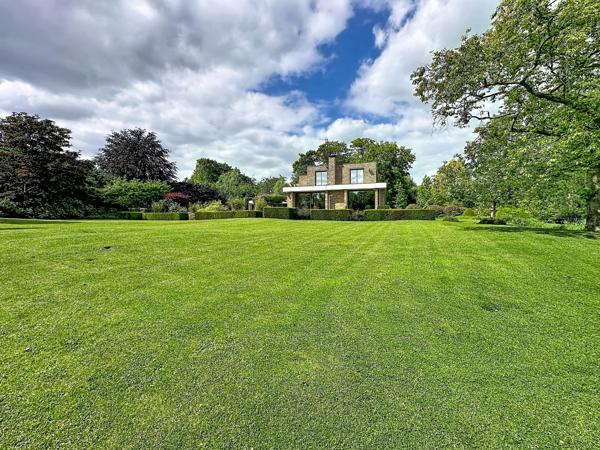 MAGNIFIQUE VILLA AU 1ER RANG DU GOLF