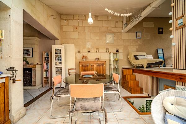 Maison de ville de caractère à vendre 5 pièces SAUMUR (49) - Pierre de tuffeaux- 160m²- 3 chambres - Centre ville au calme