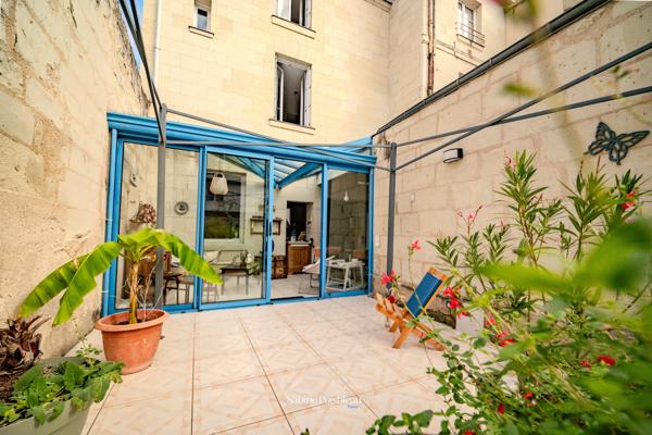 Maison de ville de caractère à vendre 5 pièces SAUMUR (49) - Pierre de tuffeaux- 160m²- 3 chambres - Centre ville au calme