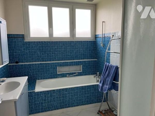 Maison spacieuse sur sous sol 