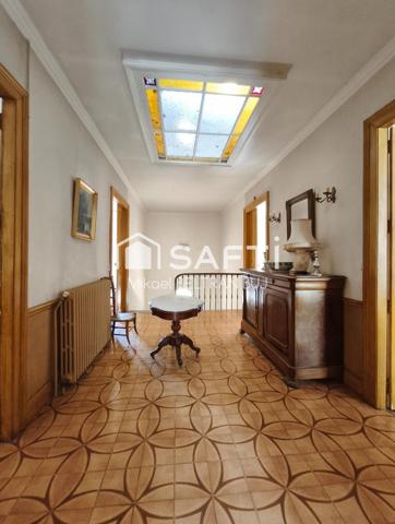 Maison de Maître avec appartement indépendant loué et garage