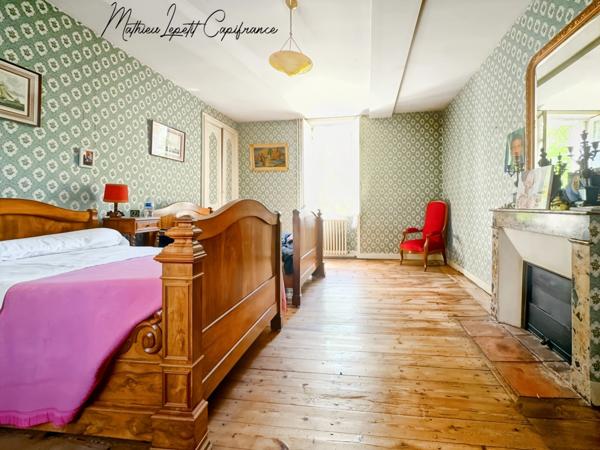 Maison à vendre 11 pièces SAINT PIERRE DE CHIGNAC (24) 280 M² habitables