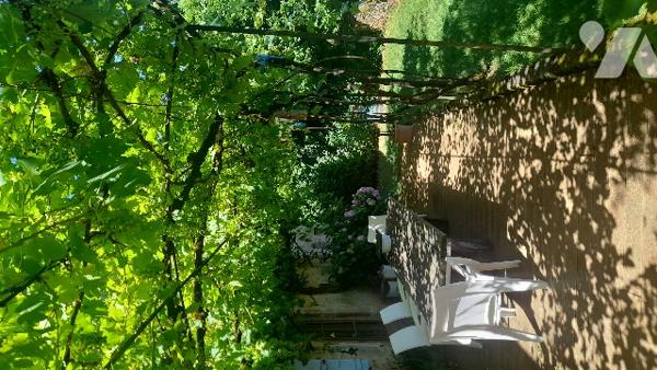 Ensemble immobilier à Savignac, maison en pierres rénovée et bâtiments annexes sur grand terrain