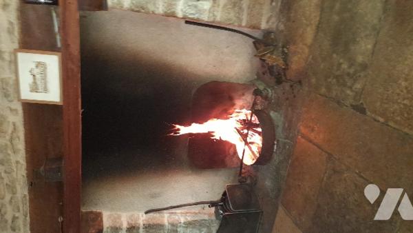 Ensemble immobilier à Savignac, maison en pierres rénovée et bâtiments annexes sur grand terrain