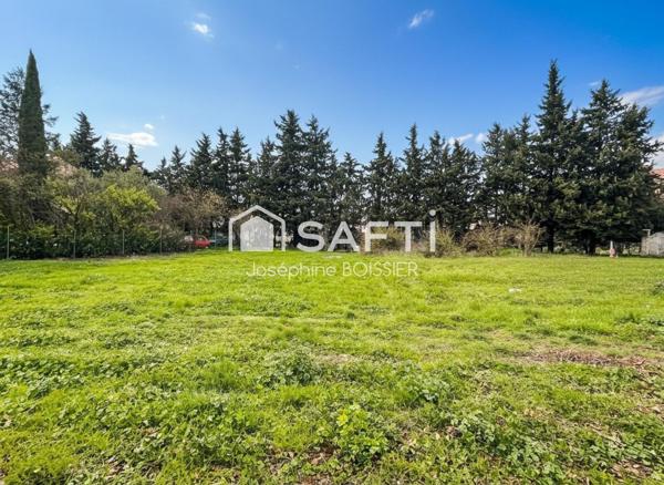 A saisir Très Beau terrain de 854 m² env. dans un quartier très calme.