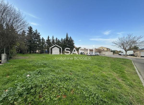 A saisir Très Beau terrain de 854 m² env. dans un quartier très calme.