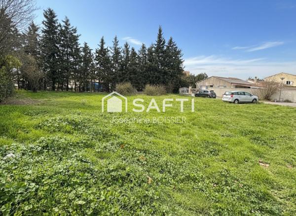 A saisir Très Beau terrain de 854 m² env. dans un quartier très calme.