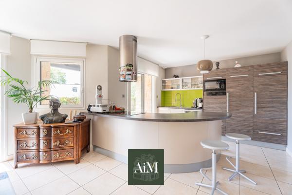 Maison familiale de qualité aux beaux volumes à proximité du Golfe du Morbihan