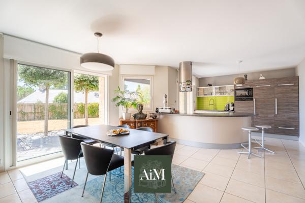 Maison familiale de qualité aux beaux volumes à proximité du Golfe du Morbihan
