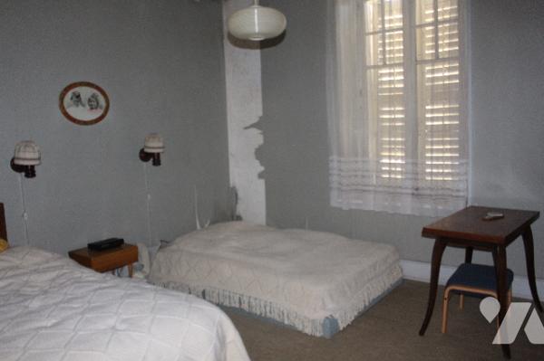 Maison ancienne de caractère à rénover complétement sur un terrain de 536m² avec garage attenant