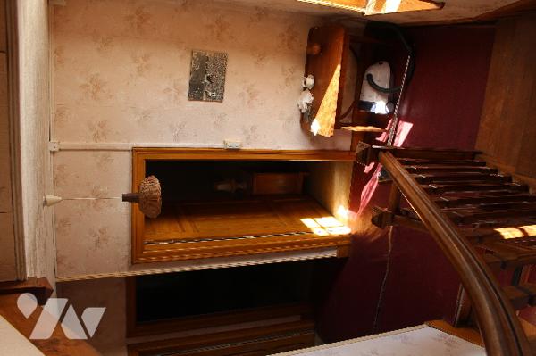 Maison ancienne de caractère à rénover complétement sur un terrain de 536m² avec garage attenant