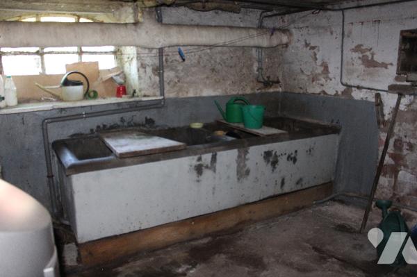 Maison ancienne de caractère à rénover complétement sur un terrain de 536m² avec garage attenant