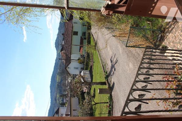 Maison ancienne de caractère à rénover complétement sur un terrain de 536m² avec garage attenant