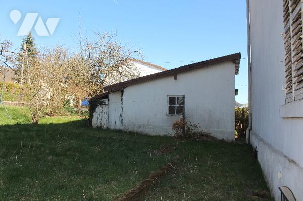 Maison ancienne de caractère à rénover complétement sur un terrain de 536m² avec garage attenant