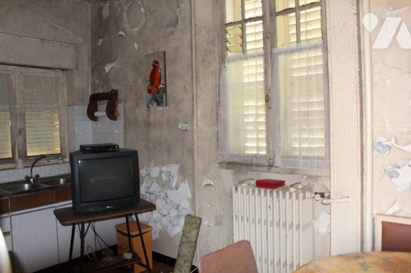 Maison ancienne de caractère à rénover complétement sur un terrain de 536m² avec garage attenant