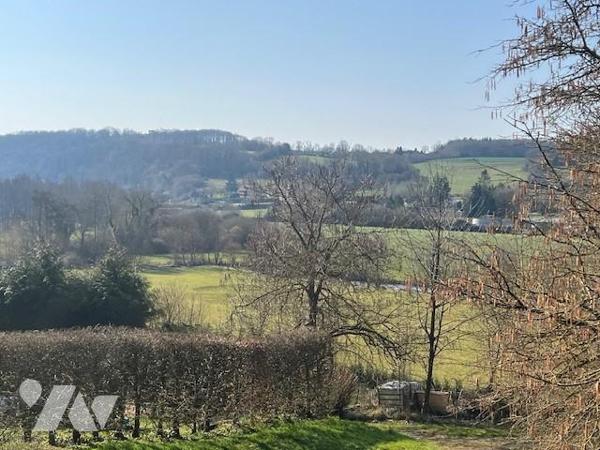 ORBEC PROCHE CENTRE VILLE MAISON COLOMBAGES BEL ENVIRONNEMENT BEAUX VOLUMES