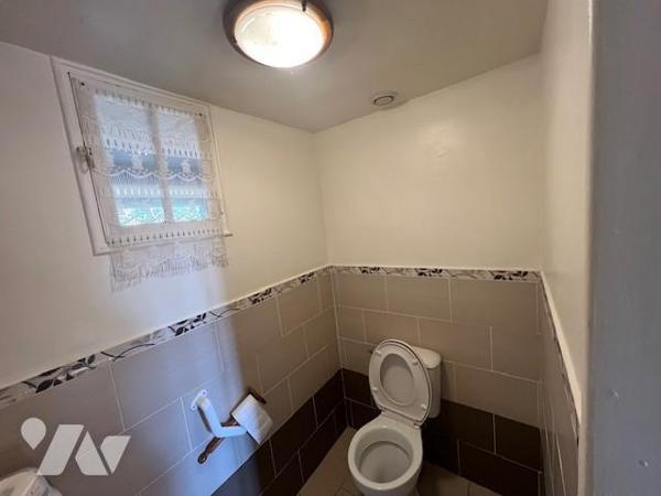 ORBEC PROCHE CENTRE VILLE MAISON COLOMBAGES BEL ENVIRONNEMENT BEAUX VOLUMES