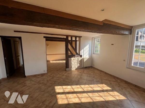 ORBEC PROCHE CENTRE VILLE MAISON COLOMBAGES BEL ENVIRONNEMENT BEAUX VOLUMES