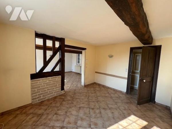 ORBEC PROCHE CENTRE VILLE MAISON COLOMBAGES BEL ENVIRONNEMENT BEAUX VOLUMES