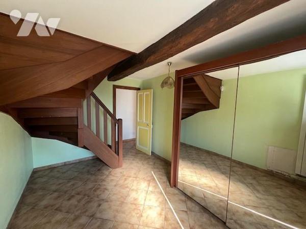 ORBEC PROCHE CENTRE VILLE MAISON COLOMBAGES BEL ENVIRONNEMENT BEAUX VOLUMES