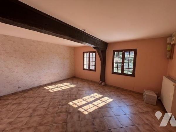 ORBEC PROCHE CENTRE VILLE MAISON COLOMBAGES BEL ENVIRONNEMENT BEAUX VOLUMES