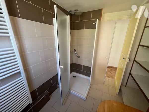 ORBEC PROCHE CENTRE VILLE MAISON COLOMBAGES BEL ENVIRONNEMENT BEAUX VOLUMES